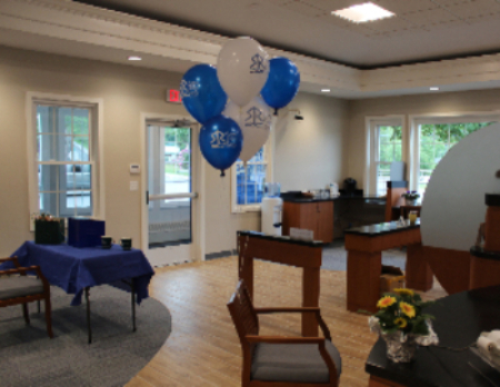 Lake Sunapee Region Chamber of Commerce decorated with balloons.
